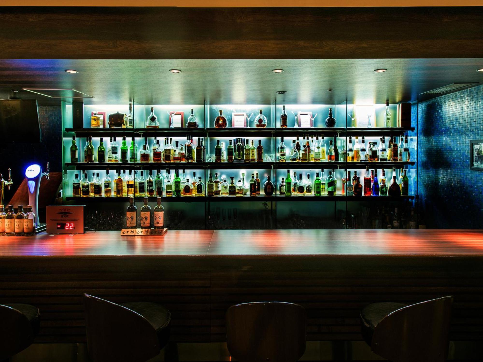 Premier Hotel -Tsubaki- Sapporo Buitenkant foto A bar in a nightclub