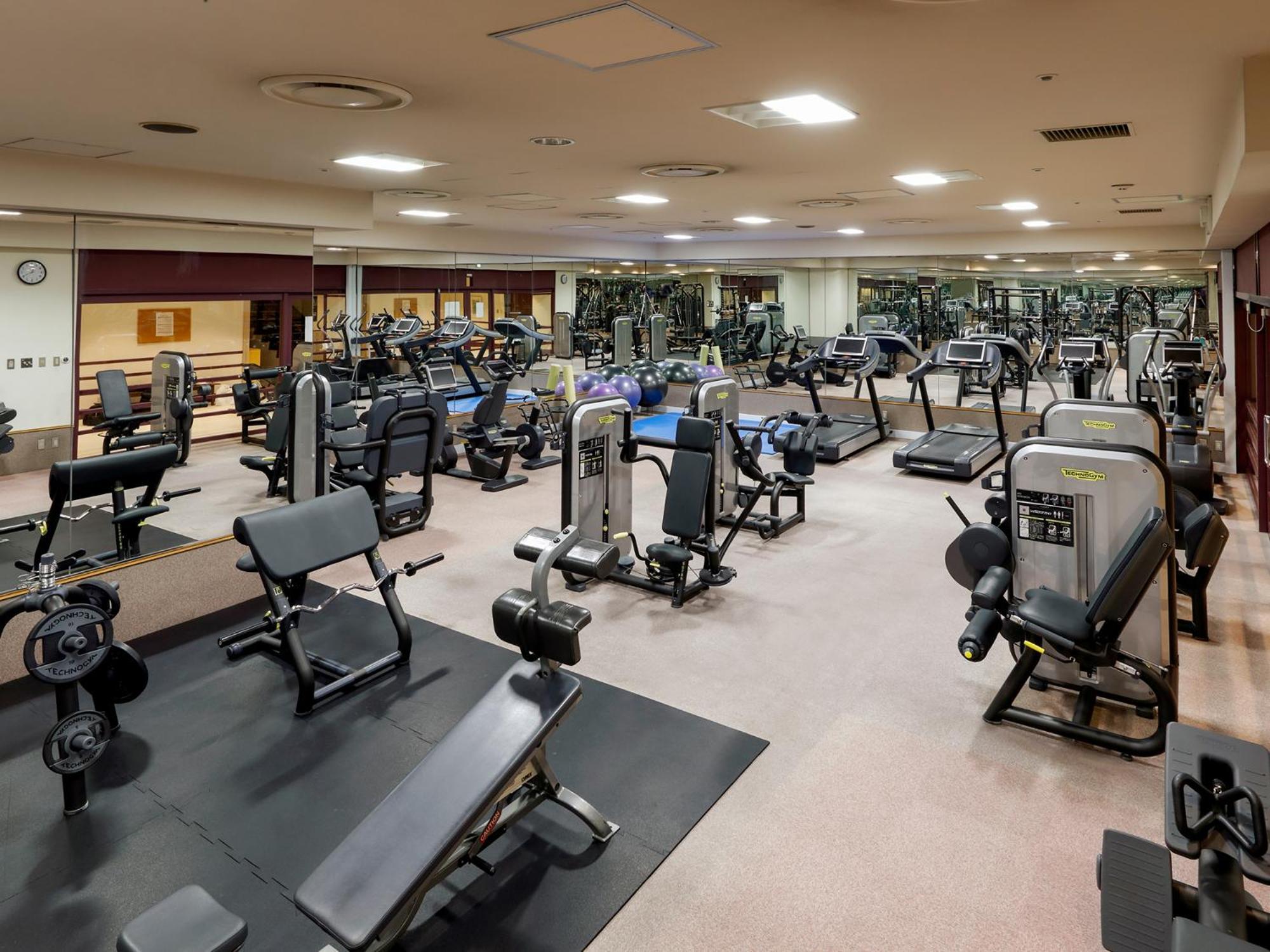 Premier Hotel -Tsubaki- Sapporo Buitenkant foto A gym in a hotel